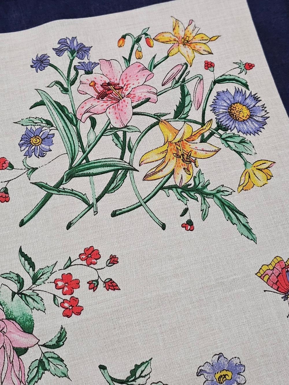 GUCCI SCARF - Picture 9 of 14